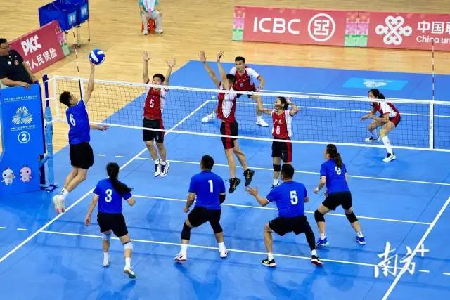 十五运会群众比赛气排球项目决赛在台山举行。杨兴乐 摄 图片