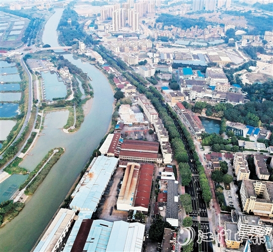 四通八达的纵横路网。