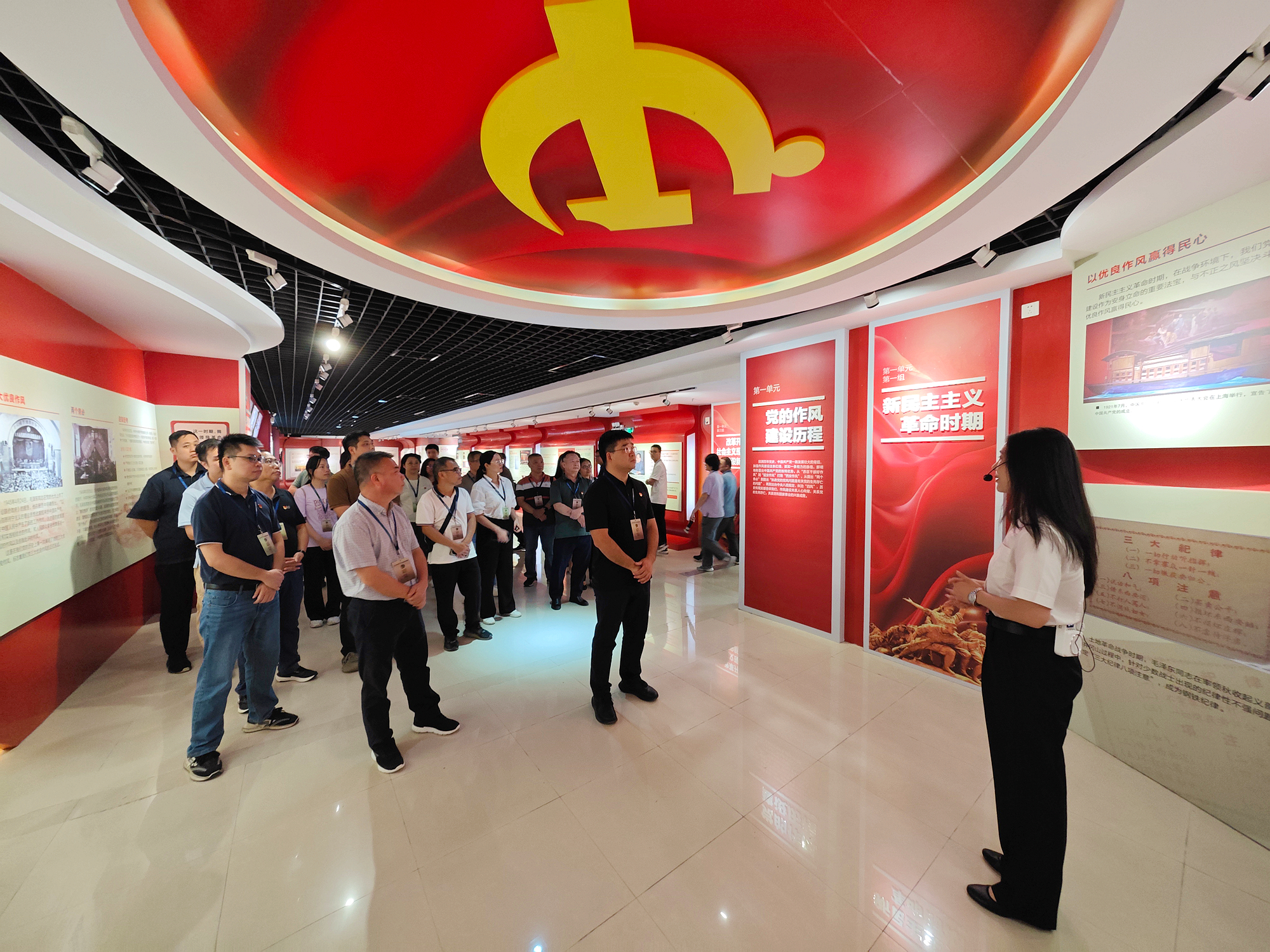 对镜正衣冠 八项规定精神守清廉——市建管中心开展警示教育主题党日活动