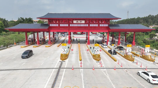 11车道智能通行！江鹤高速新共和收费站开通试运行